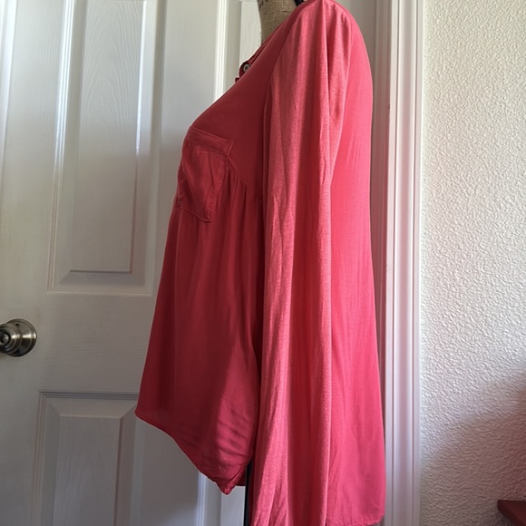 Splendid | Coral Button Down Blouse | Medium - Picture 2 of 4